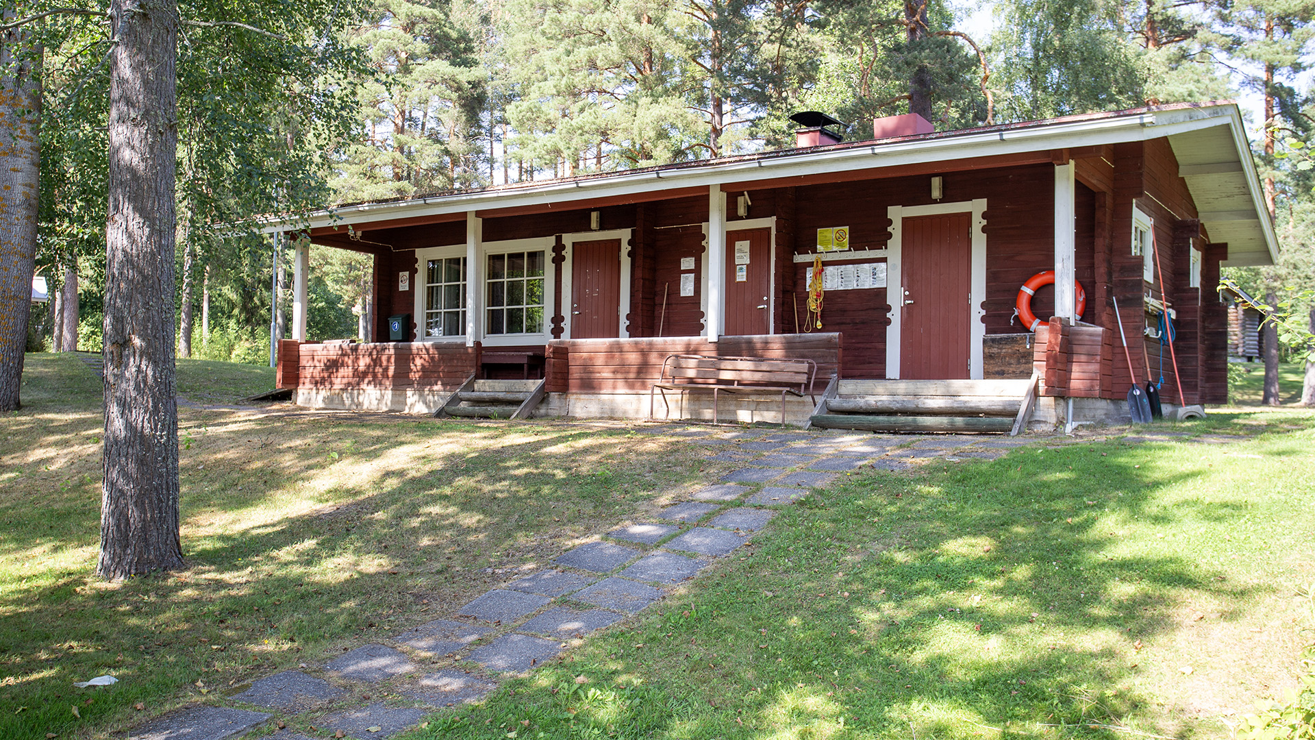 Hirvaslahden rantasauna ulkoapäin