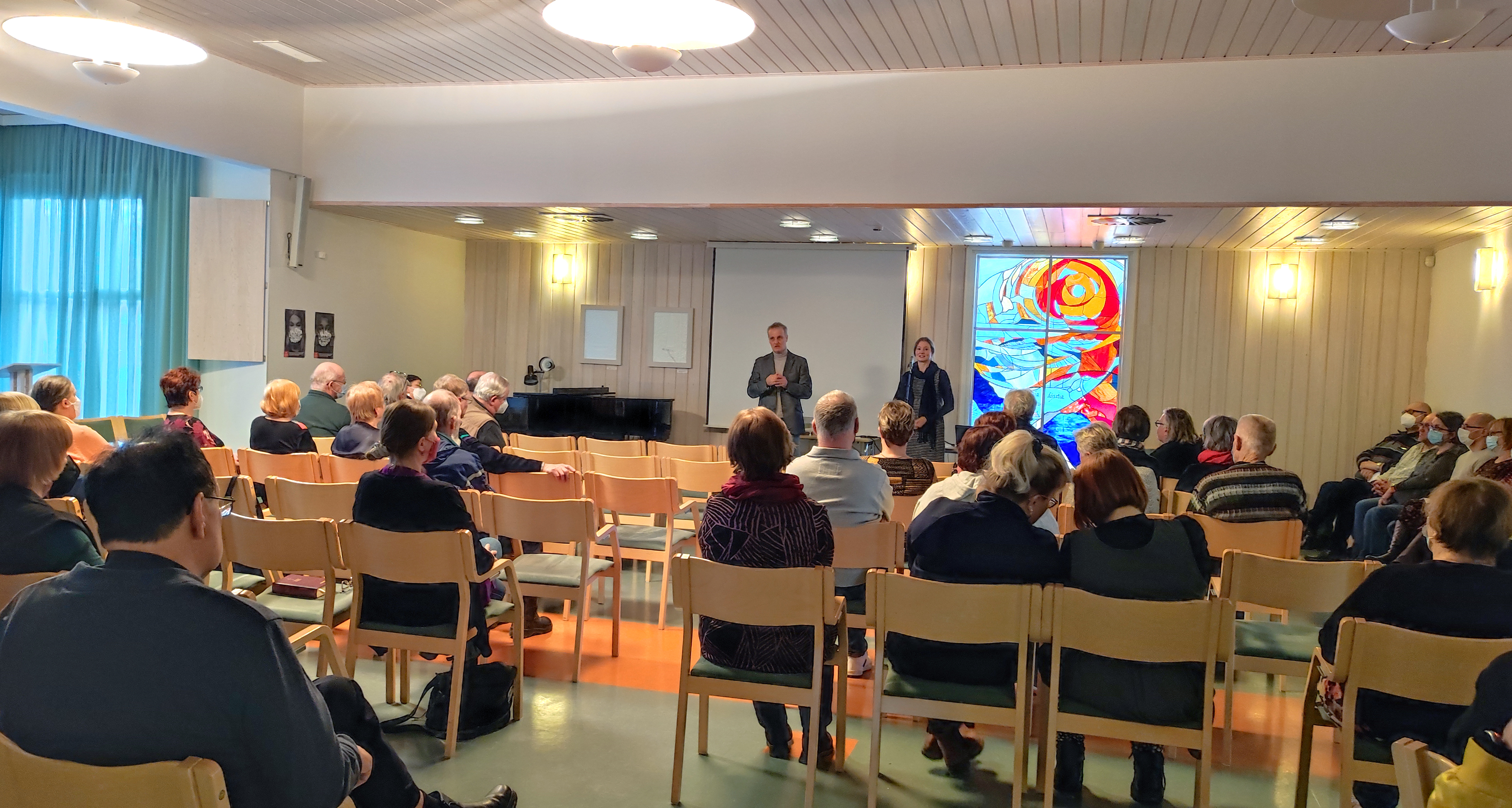 Tilaisuuden juonsivat Sulkavan kirkkovaltuuston puheenjohtaja Sanna Reponen ja konsultti Sami Lahtiluoma Ki...